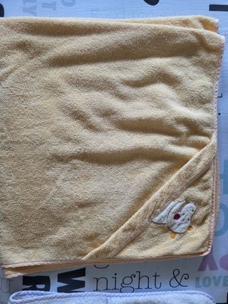 Lote 2 capas de baño y un juego cuna