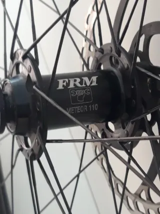 Horquilla Rock Shox invertida , modelo RS1 de 29 ,