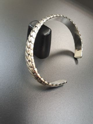 Pulsera metálica diseño piel de serpiente nueva