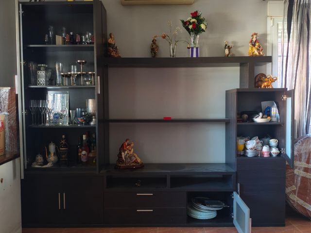 Mueble salón madera oscura