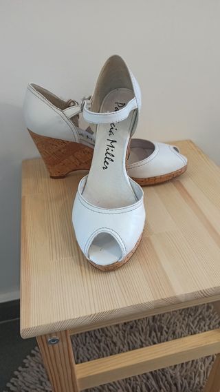 Sandalias cuña Patricia Miller blancas