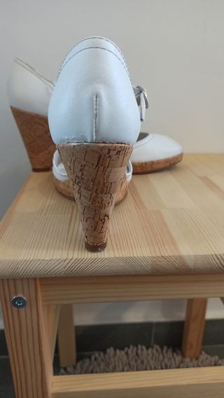 Sandalias cuña Patricia Miller blancas