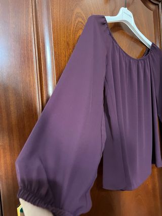 Blusa morada hombros caídos T-XXS