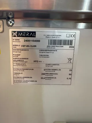 VITRINA EXPOSITORA L UZ LED INCLUIDA