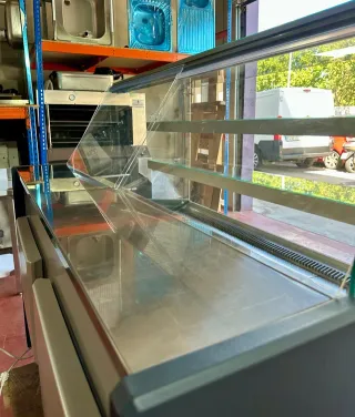 VITRINA EXPOSITORA L UZ LED INCLUIDA