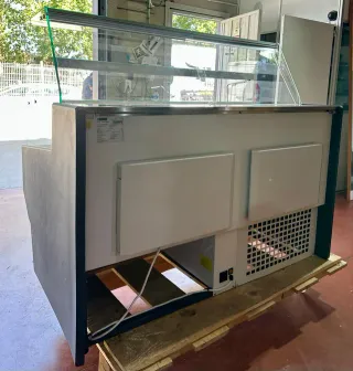 VITRINA EXPOSITORA L UZ LED INCLUIDA