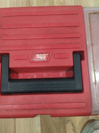Caja herramientas Tayg roja