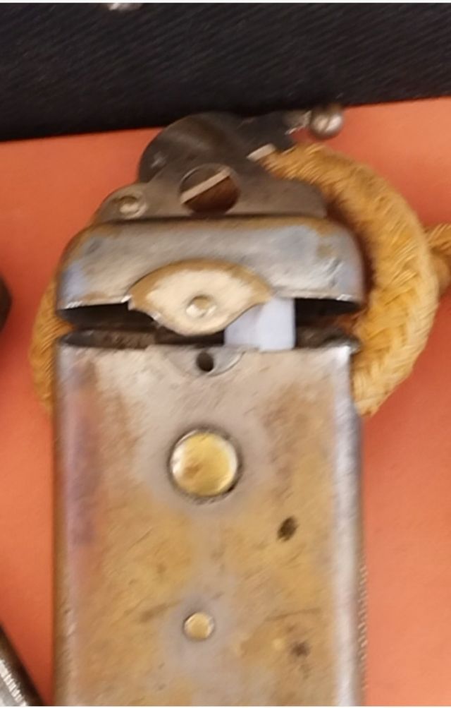 Encendedor antiguo metálico