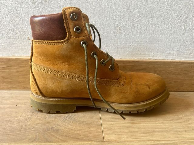 Botas Timberland usadas
Talla 7,5
Viene con su caj