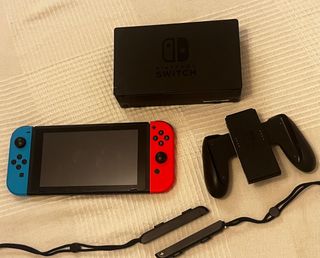 Nintendo Switch - Azul y Rojo