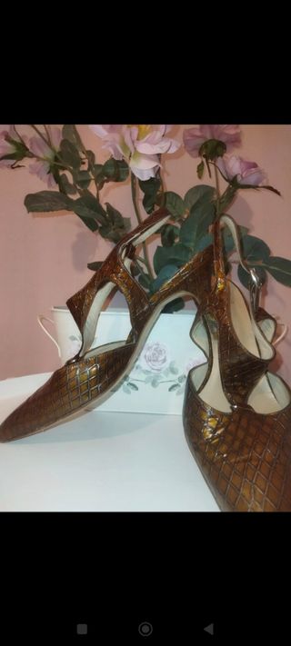 Sandalias tacón marrón-Dorado