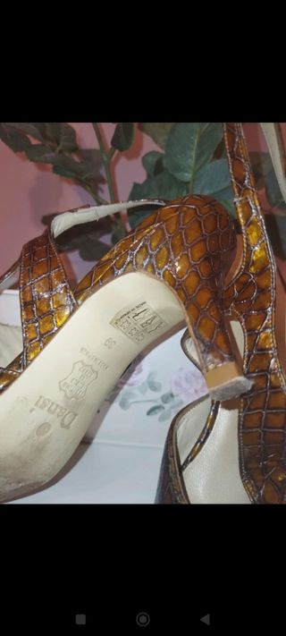 Sandalias tacón marrón-Dorado