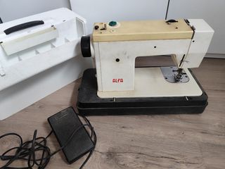 Máquina coser Alfa Antigua