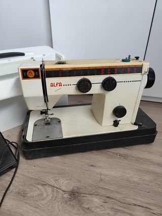 Máquina coser Alfa Antigua