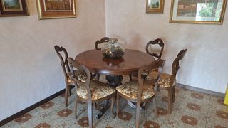 Tavolo e 6 sedie in legno