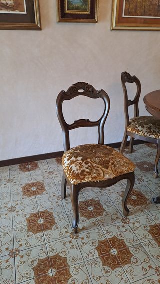 Tavolo e 6 sedie in legno