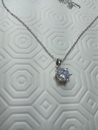 Collana con ciondolo a punto luce