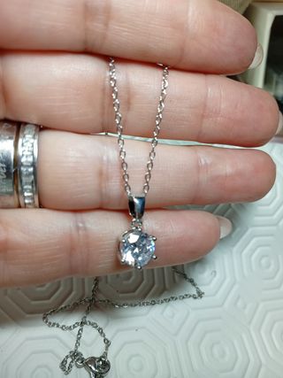 Collana con ciondolo a punto luce