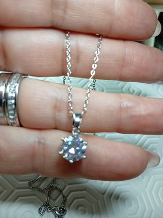 Collana con ciondolo a punto luce
