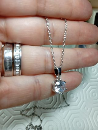 Collana con ciondolo a punto luce