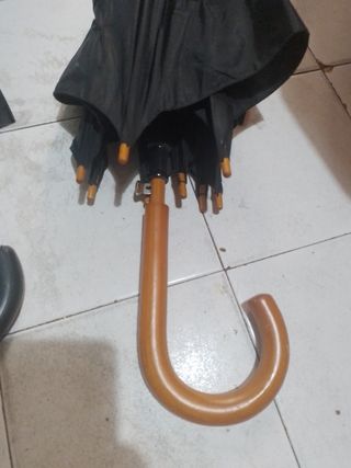 3 Paraguas
 1  Villanueva - verde
  2  negros   vi