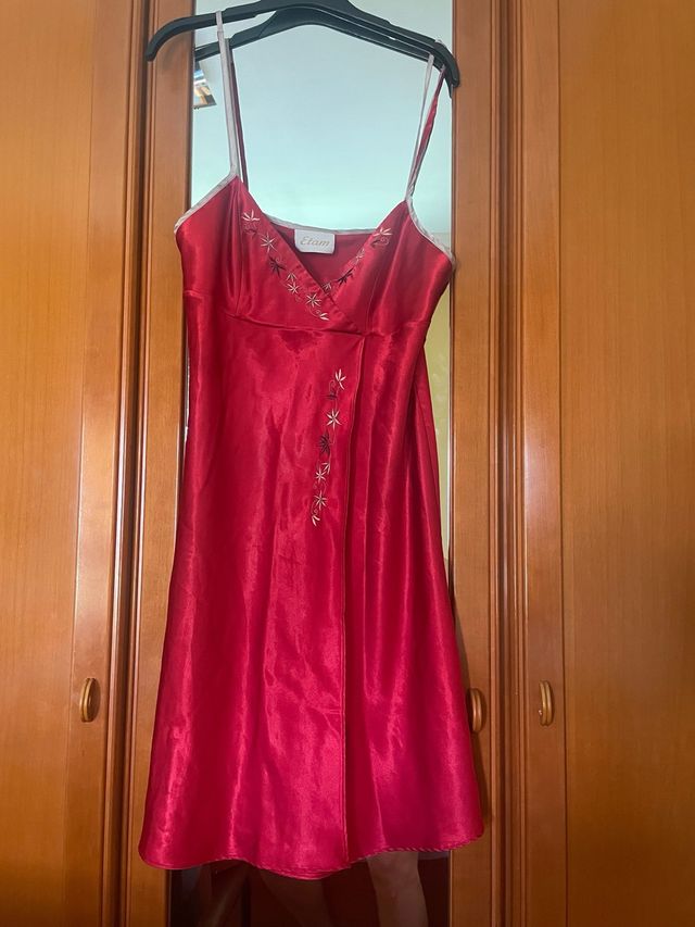 Camisón rojo Etam - Flores bordadas