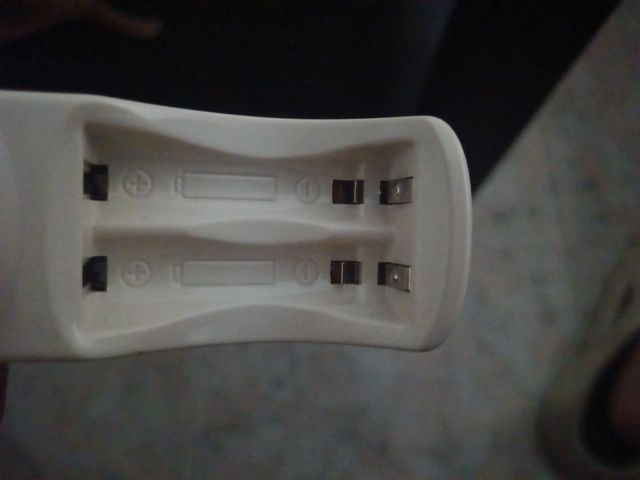 Caricabatterie JBC per pile AA/AAA