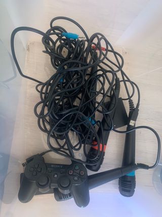 PS3: 18 juegos, 4 micros, mando. 