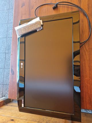TV LG 32" negra