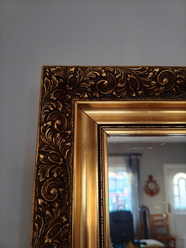 Espejo dorado grande estilo antiguo