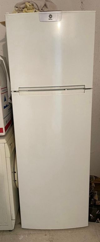 Nevera blanca - 1 año uso Modelo BALAY 3FFB2400