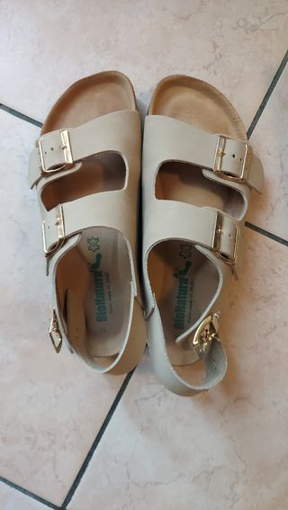 Sandali in vera pelle con cinturini