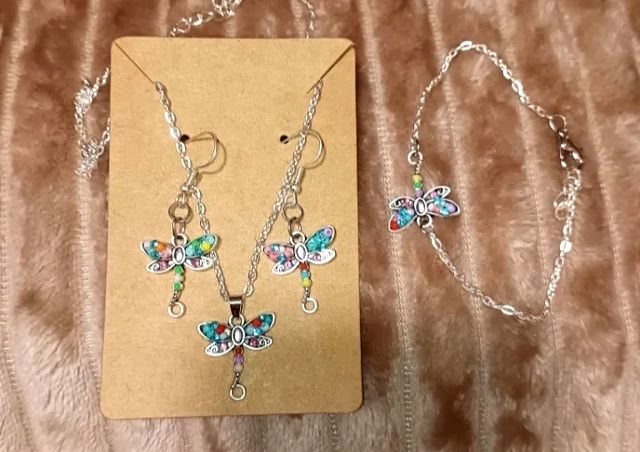 Conjunto libélula: collar, pulsera y pendientes