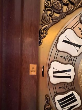 Reloj antiguo de pie Tempus Fugit