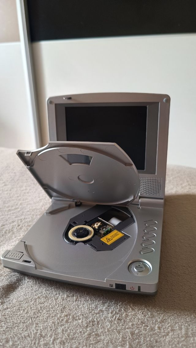 Reproductor DVD Portátil Unimade K-P0500VX