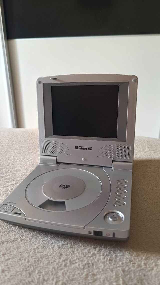 Reproductor DVD Portátil Unimade K-P0500VX