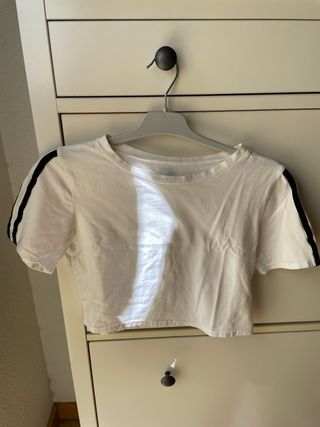 Crop top blanco c/rayas negras