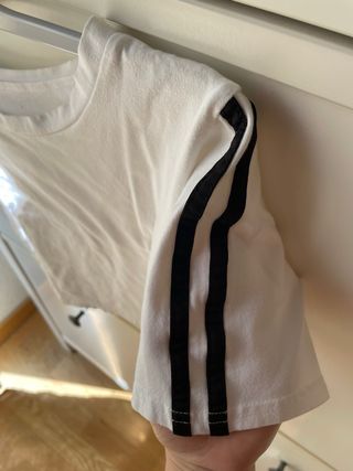 Crop top blanco c/rayas negras