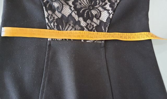 Vestito nero in pizzo