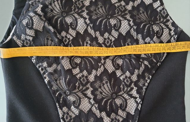 Vestito nero in pizzo