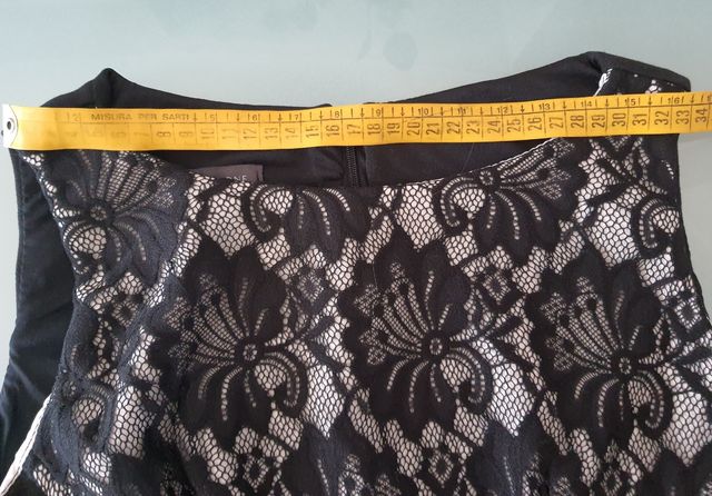 Vestito nero in pizzo