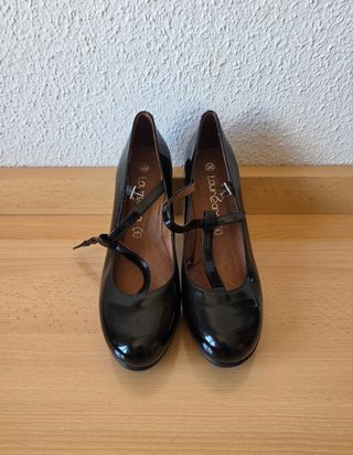 Zapatos de Tacón Negros de Charol con Pulsera