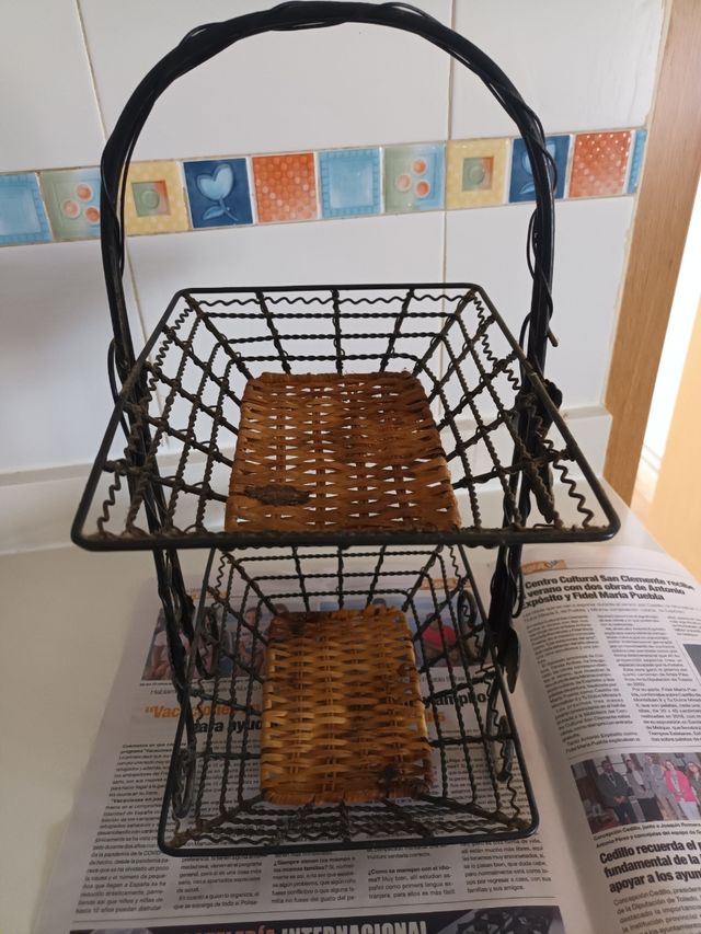 Frutero 2 pisos mimbre forja