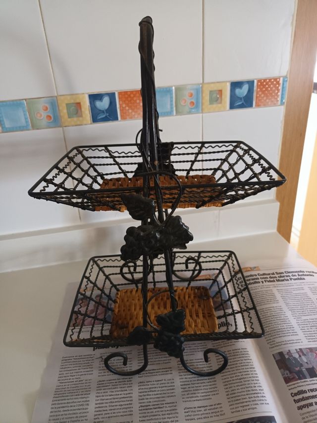 Frutero 2 pisos mimbre forja