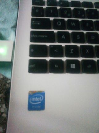 Portátil Asus F553M blanco