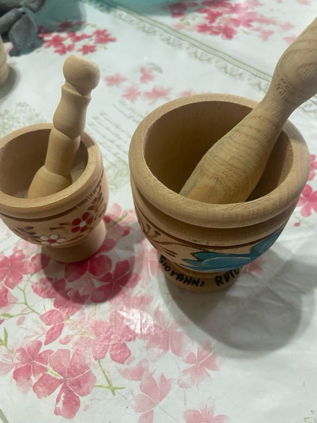 2 Mortai per cucina in legno decorati