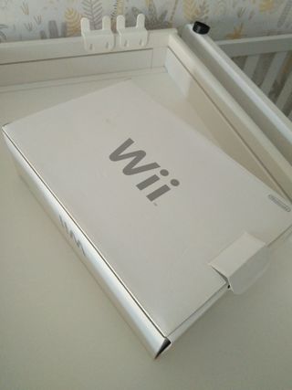 Wii blanca + 2 mandos + tabla + 5 juegos