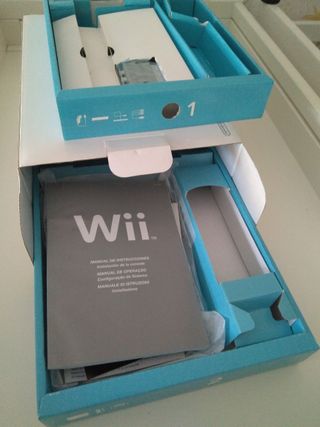 Wii blanca + 2 mandos + tabla + 5 juegos