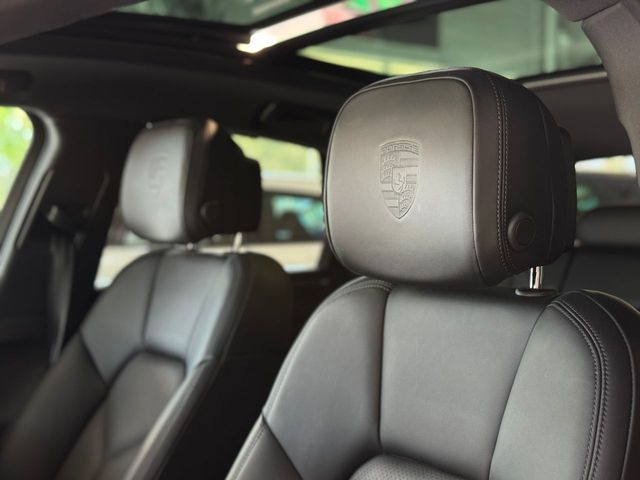 Porsche Macan 2.0 Turbo 252CV.-" NACIONAL" .-" TECHO PANORÁMICO... "-.-"  POCOS KM ".-" PEGATINA VERDE C/EURO 6-W ".-
