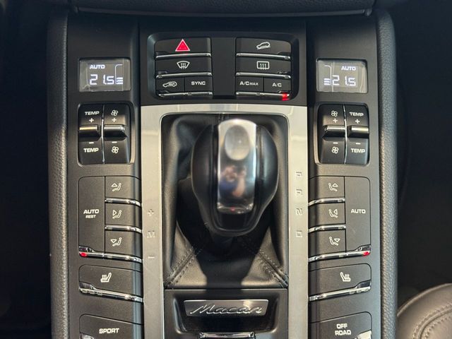 Porsche Macan 2.0 Turbo 252CV.-" NACIONAL" .-" TECHO PANORÁMICO... "-.-"  POCOS KM ".-" PEGATINA VERDE C/EURO 6-W ".-